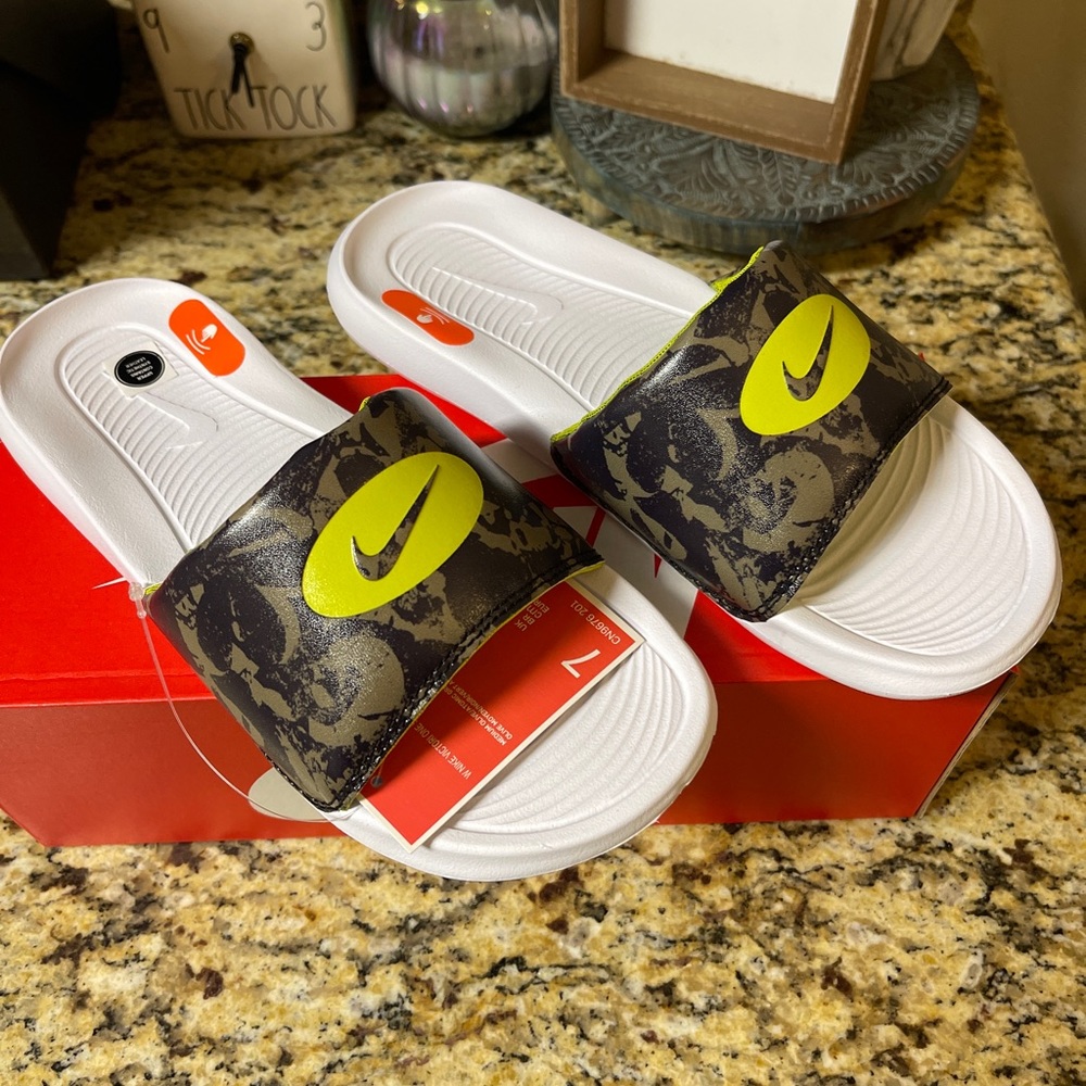 Nike Victori One Slide Print